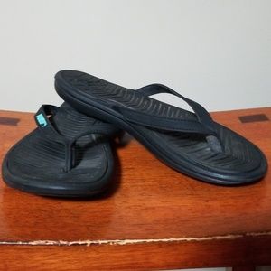 Women's Puma flip flops